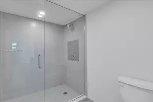 555 NE 34th St, Miami, FL 33137 - Photo 14