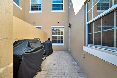1121 SW 147th Ter, Pembroke Pines, FL 33027 - Photo 26