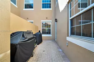 1121 SW 147th Ter, Pembroke Pines, FL 33027 - Photo 26