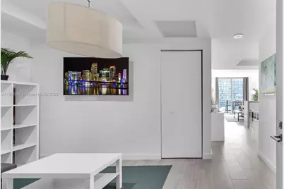 55 SW 9th St #1705, Miami, FL 33130 - Photo 2