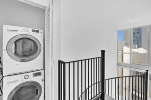300 S Biscayne Blvd, Miami, FL 33131 - Photo 14