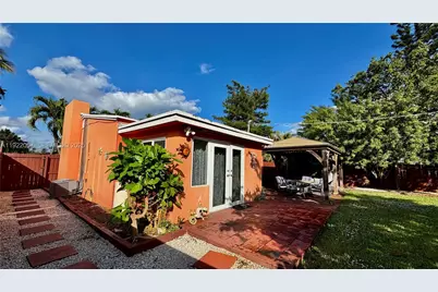 37 SW 11th St #0, Dania Beach, FL 33004 - Photo 4