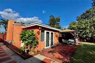 37 SW 11th St, Dania Beach, FL 33004 - Photo 4