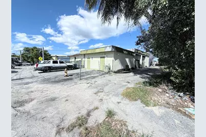 11851 W Dixie Hwy, Miami, FL 33161 - Photo 18