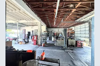 11851 W Dixie Hwy, Miami, FL 33161 - Photo 14