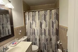 17652 NW 76th Ct, Hialeah, FL 33015 - Photo 10