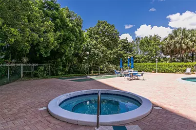 4001 Hillcrest Dr #609, Hollywood, FL 33021 - Photo 12