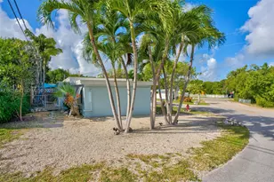 40 Pirates Dr, Key Largo, FL 33037 - Photo 4