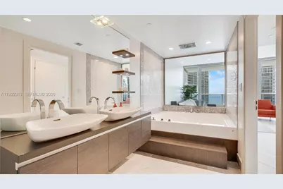 200 Biscayne Boulevard Way #3504, Miami, FL 33131 - Photo 12