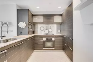 200 Biscayne Blvd Way, Miami, FL 33131 - Photo 6