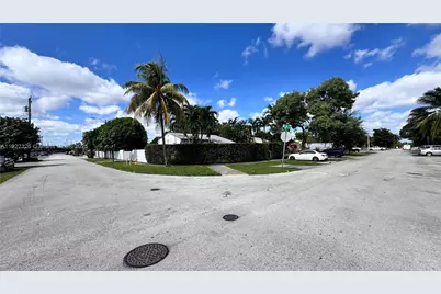 1600 NW 36th Ave, Miami, FL 33125 - Photo 2
