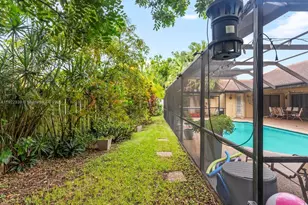 16621 Royal Poinciana Ct, Weston, FL 33326 - Photo 20