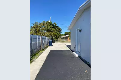 8825 SW 19th St #8825, Miami, FL 33165 - Photo 4