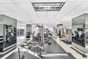 2401 Collins Ave, Miami Beach, FL 33140 - Photo 22