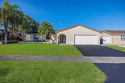 25720 SW 133rd Ave, Homestead, FL 33032 - Photo 2