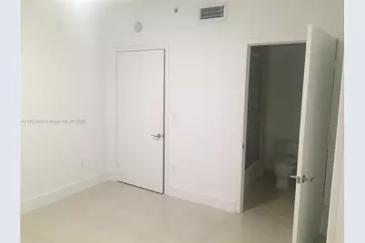 6000 Collins Ave #521, Miami Beach, FL 33140 - Photo 4