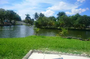209 SW 5th St, Hallandale Beach, FL 33009 - Photo 2