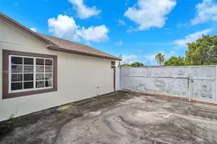 19541 NW 57th Ct, Hialeah, FL 33015 - Photo 40
