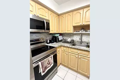 5201 NW 7th St #212, Miami, FL 33126 - Photo 32