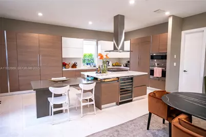 10272 NW 75th Ter, Doral, FL 33178 - Photo 12