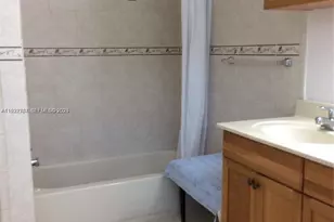 60 Palmetto Dr, Miami Springs, FL 33166 - Photo 10