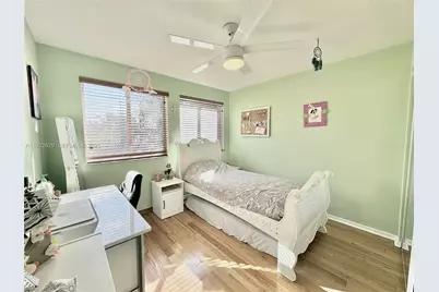 1736 SW 109th Ter, Davie, FL 33324 - Photo 26
