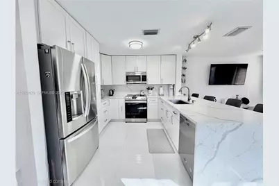 1736 SW 109th Ter, Davie, FL 33324 - Photo 12