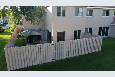 1736 SW 109th Ter, Davie, FL 33324 - Photo 46