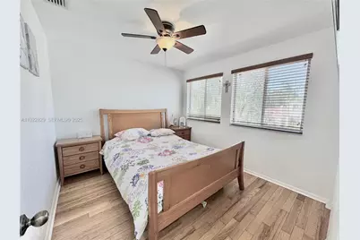 1736 SW 109th Ter, Davie, FL 33324 - Photo 24