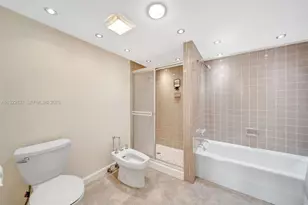 200 Golden Isles Dr, Hallandale Beach, FL 33009 - Photo 22