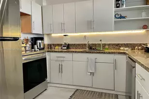 6900 Bay Dr, Miami Beach, FL 33141 - Photo 8