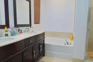 10131 NW 10th St, Miami, FL 33172 - Photo 8