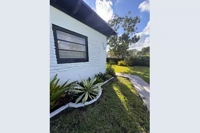 270 NW 109th St #270, Miami, FL 33168 - Photo 2