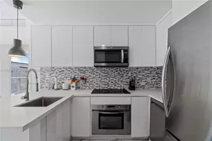 300 S Biscayne Blvd, Miami, FL 33131 - Photo 8