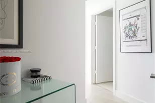 121 NE 34th St, Miami, FL 33137 - Photo 10