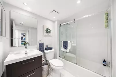 400 S Pointe Dr #401, Miami Beach, FL 33139 - Photo 32