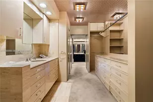 11111 Biscayne Blvd, Miami, FL 33181 - Photo 22