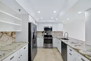 520 Brickell Key Dr, Miami, FL 33131 - Photo 14