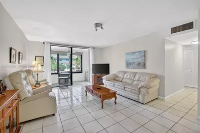 2841 Somerset Dr #106, Lauderdale Lakes, FL 33311 - Photo 10