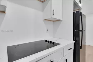 32 SW 9th St, Hallandale Beach, FL 33009 - Photo 8