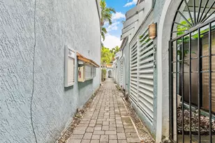 515 NE 38th St, Miami, FL 33137 - Photo 16