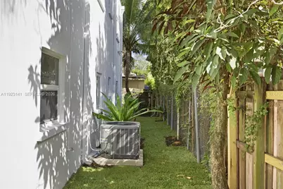 1045 SW 25th Ave, Miami, FL 33135 - Photo 38