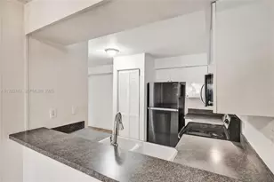 15555 N Miami Lakeway N, Miami Lakes, FL 33014 - Photo 12