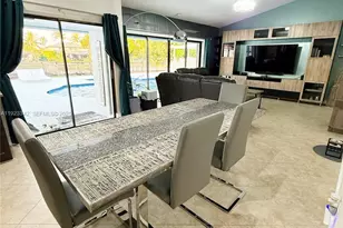 15561 Carriage Ct, Davie, FL 33331 - Photo 10