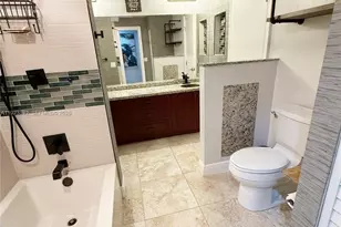 15561 Carriage Ct, Davie, FL 33331 - Photo 22