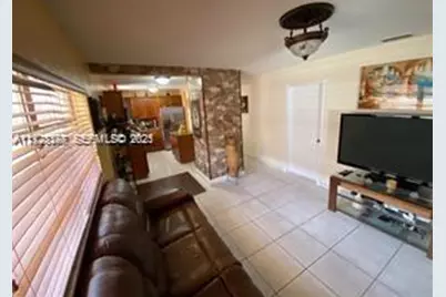 821 W 39 Pl, Hialeah, FL 33012 - Photo 4