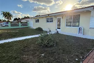 3300 SW 94th Ct, Miami, FL 33165 - Photo 2