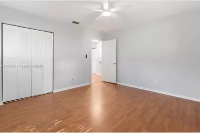870 NE 35th St, Oakland Park, FL 33334 - Photo 18