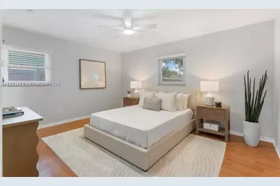 870 NE 35th St, Oakland Park, FL 33334 - Photo 12