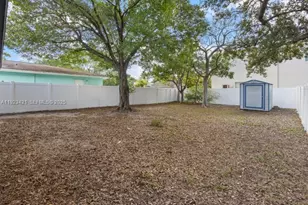 870 NE 35th St, Oakland Park, FL 33334 - Photo 22